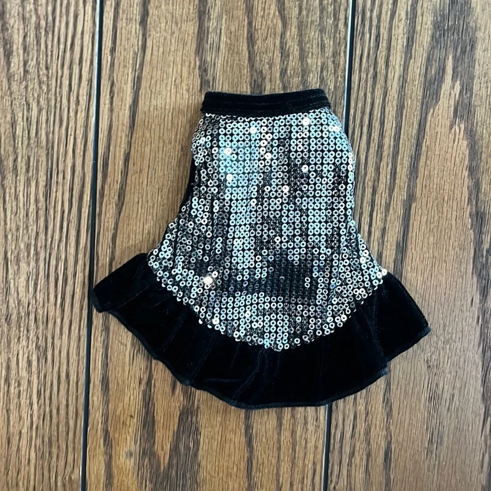I See Spot velvet dress with silver sparkly top🎉